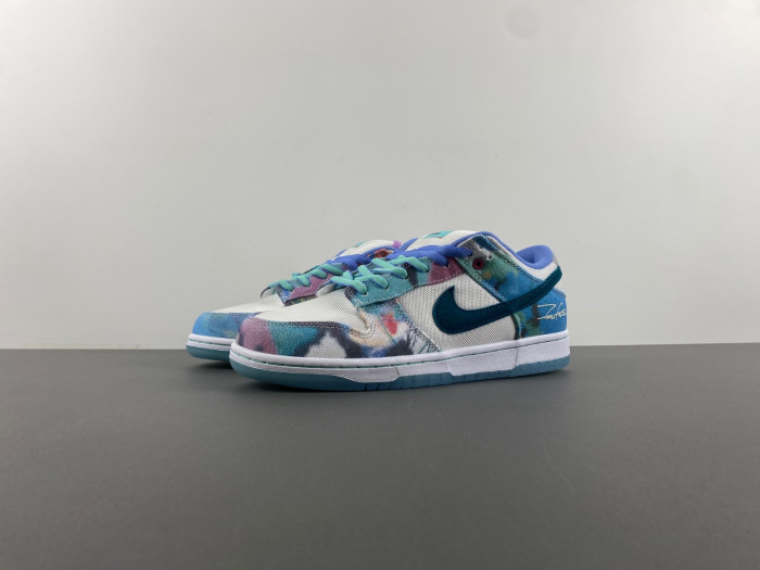 Nike SB Dunk Low Futura Laboratories Bleached Aqua HF6061-400