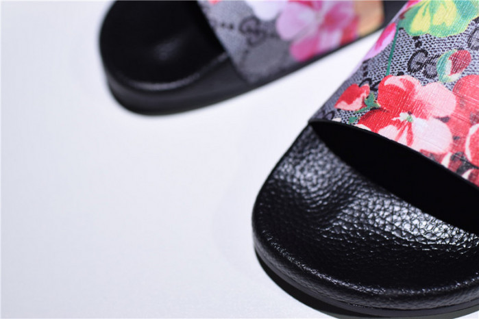 Gu66 SLIPPERS