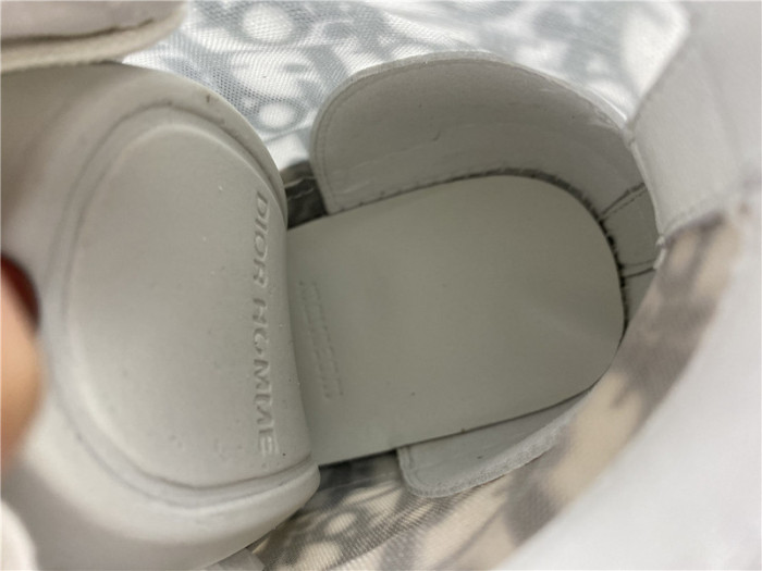 D10R B23 High Top Logo Oblique Sneakers