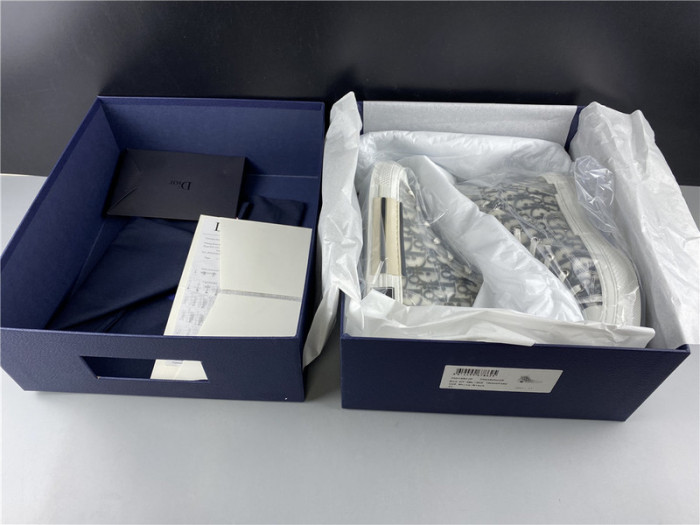D10R B23 High Top Logo Oblique Sneakers