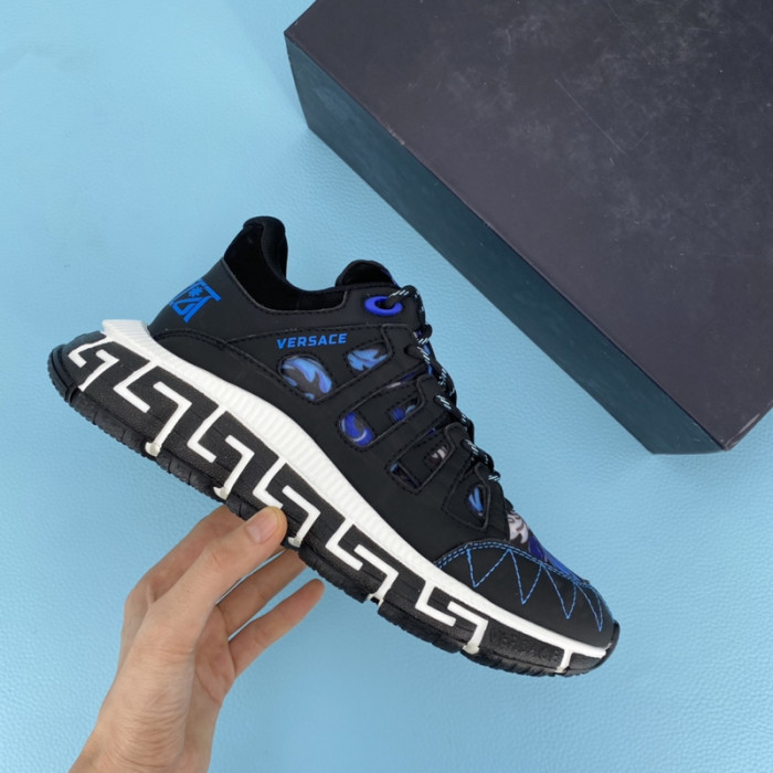 VERS SNEAKERS