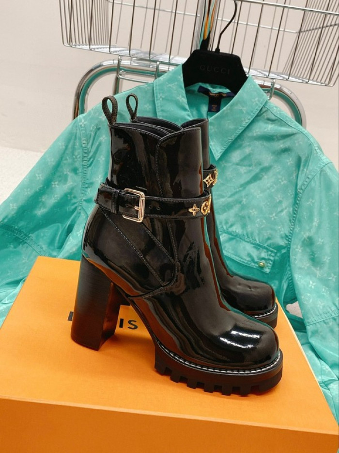 lou1su1tt Boots