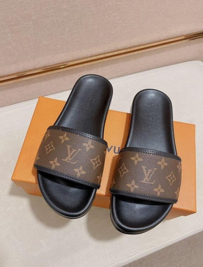 Lou1su1tt slides