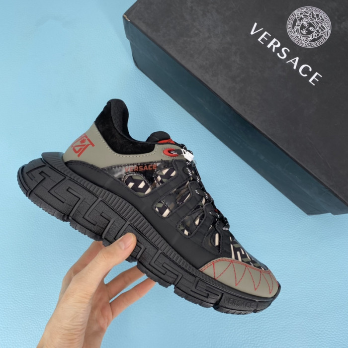 VERS SNEAKERS