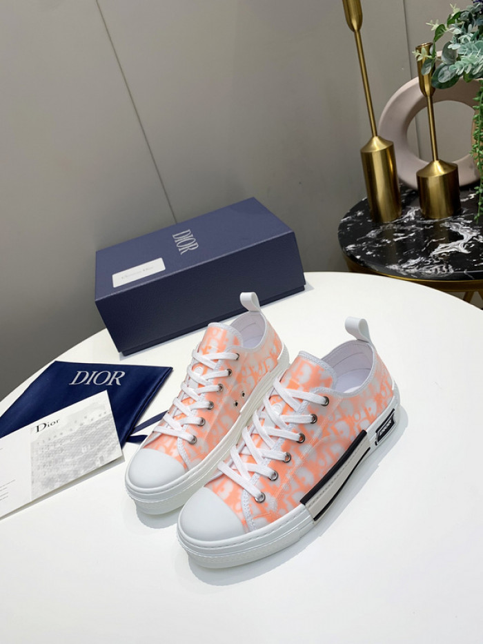 D10R B23 Oblique Low Top Sneaker