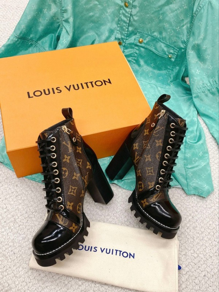 lou1su1tt Boots