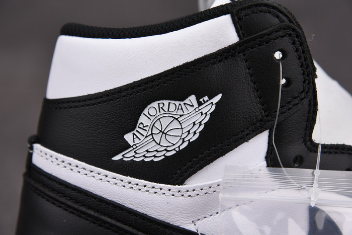Air Jordan 1 Retro Black White (2014) 555088-010