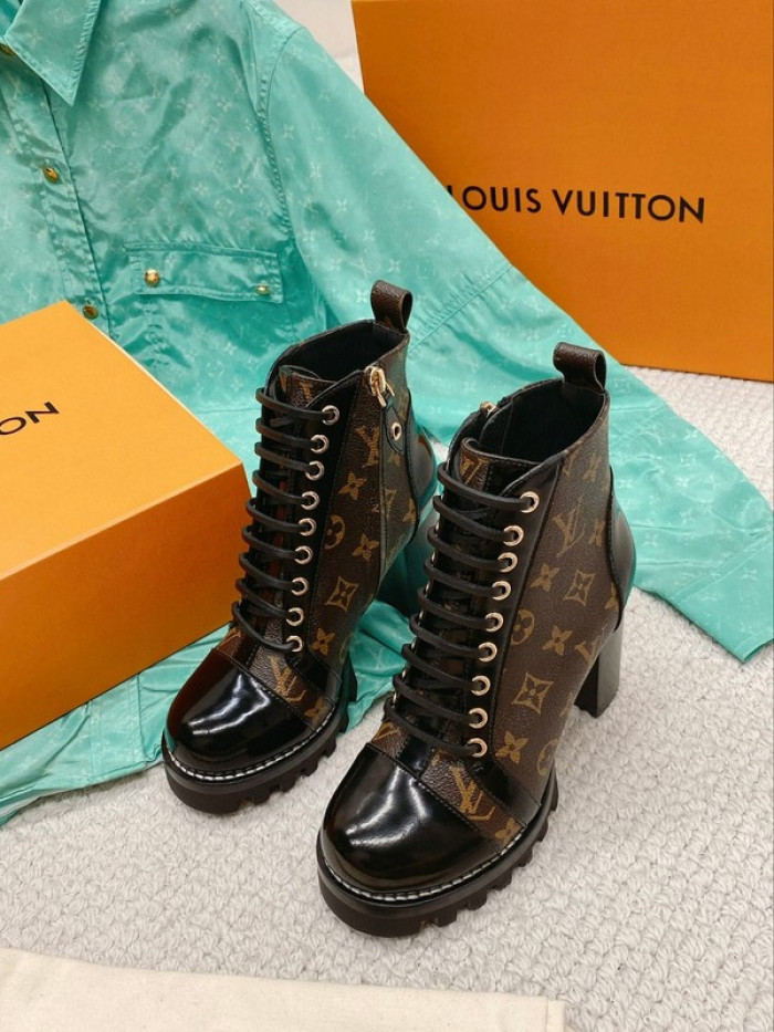lou1su1tt Boots