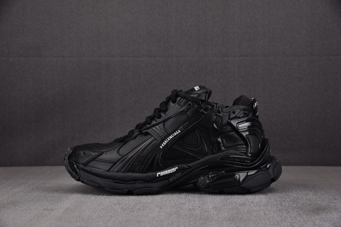 BLCG Runner Sneaker 813794 WRUCU 1000