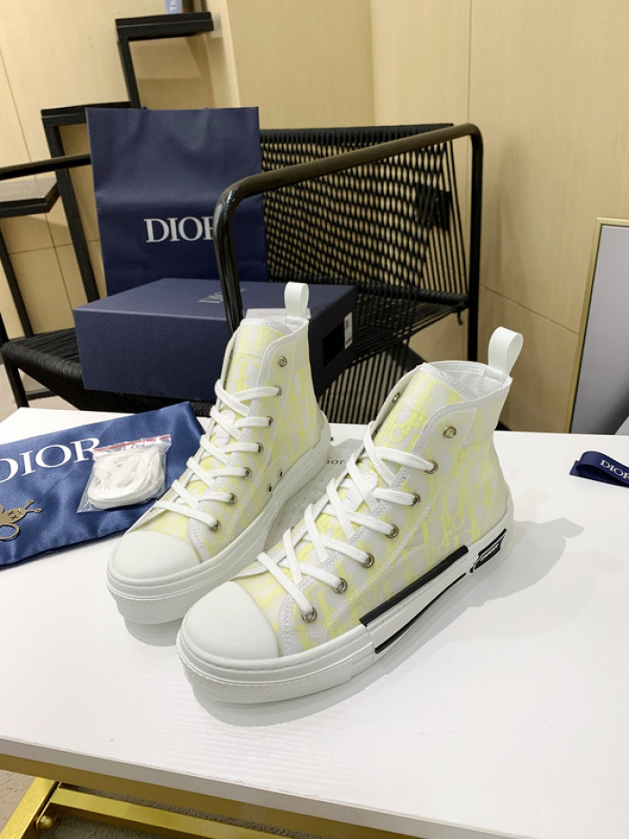 D10R B23 Oblique High Top Sneaker