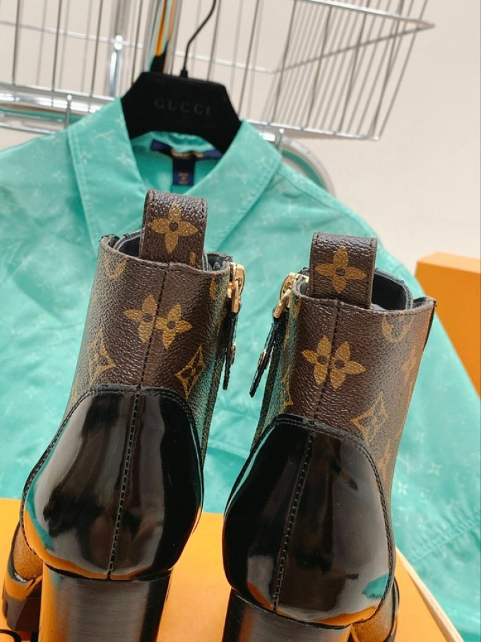 lou1su1tt Boots