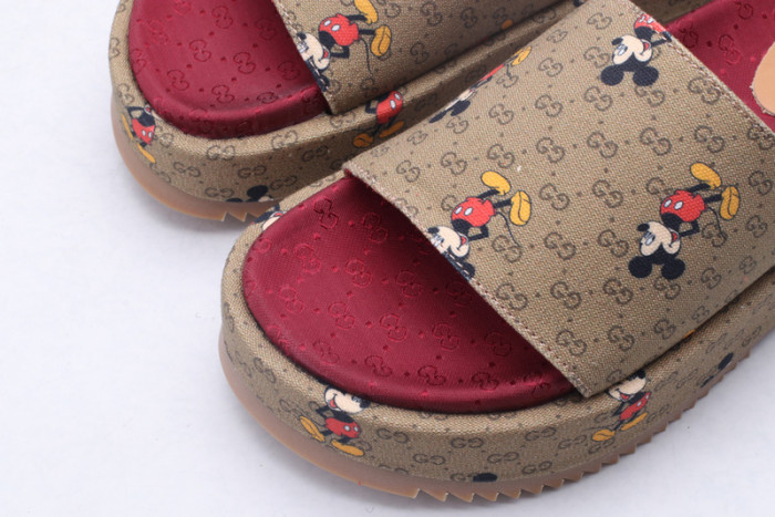 Gu66 SLIPPERS
