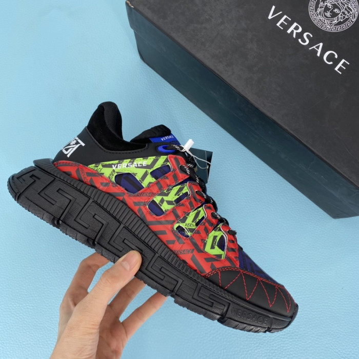 VERS SNEAKERS