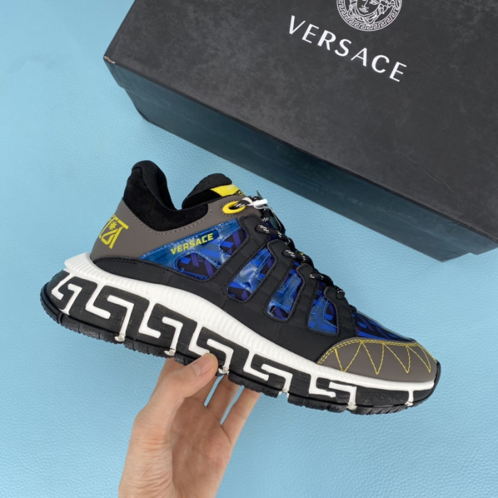 VERS SNEAKERS