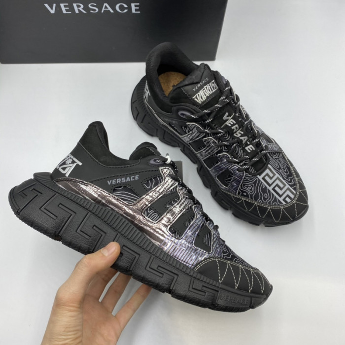 VERS SNEAKERS