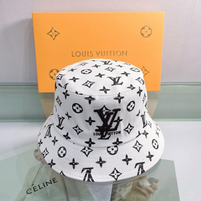 Lou1su1tt HAT