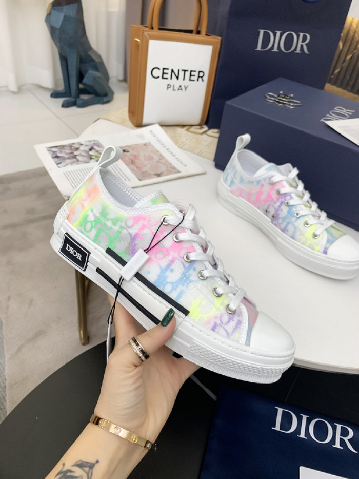 D10R B23 Oblique Low Top Sneaker