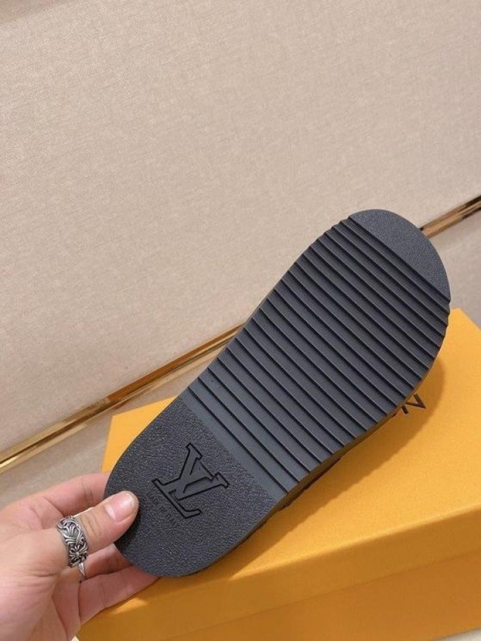 Lou1su1tt slides