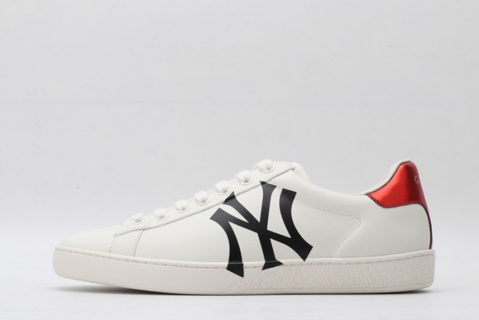 Gu66 Ace Embroidered Low-Top Sneaker